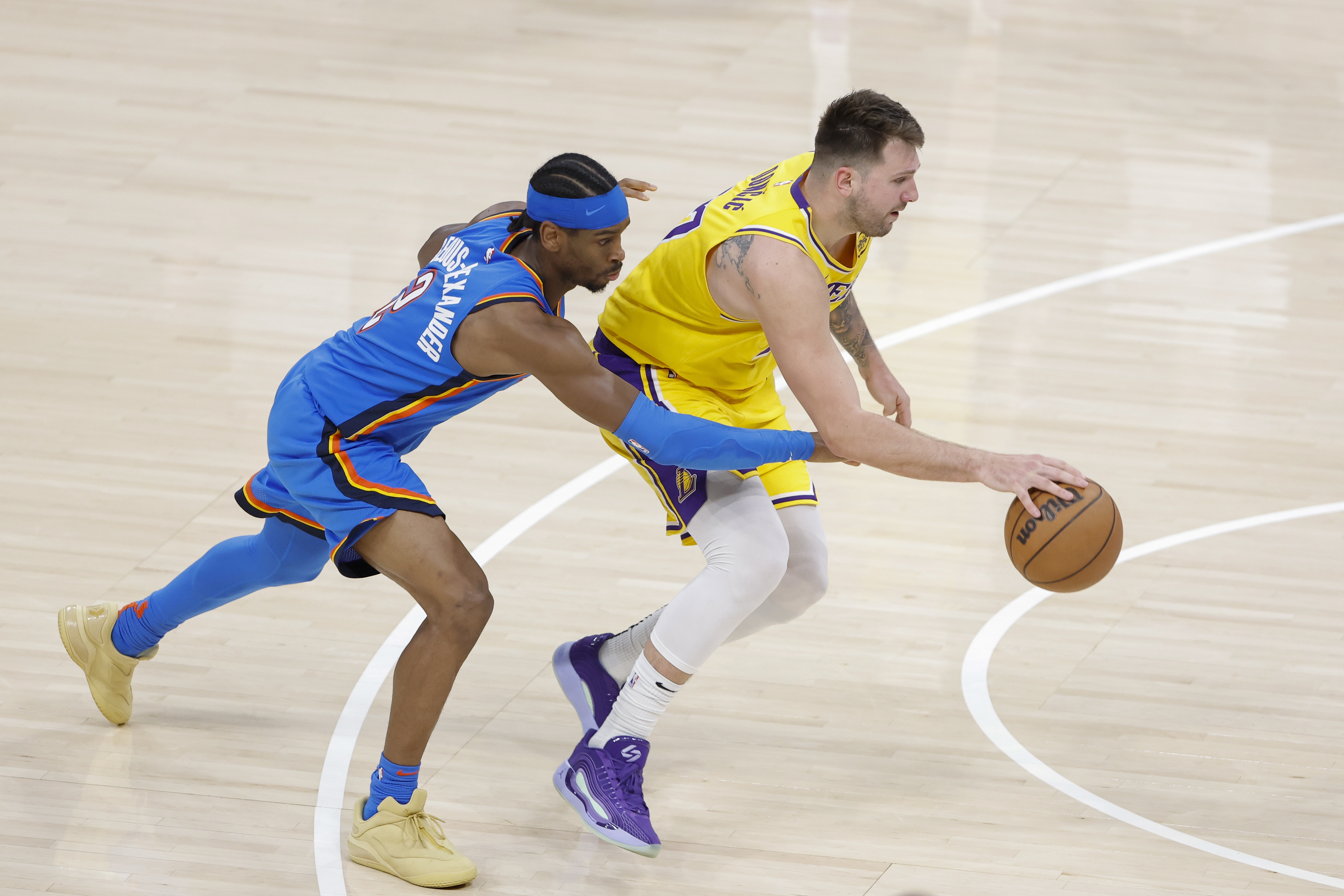 开云-🔥MVP榜：SGA继续领跑 东约前3 CC进前5 米切尔第7 小卡获提名