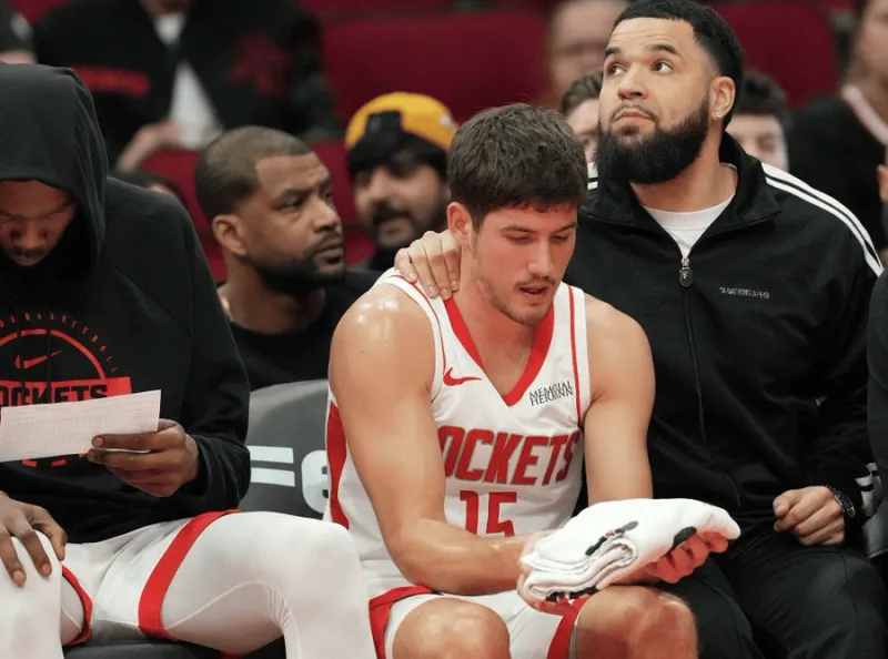 开云APP-火记：火箭近两场合计让对手抢到了36个前场板+投中36记三分