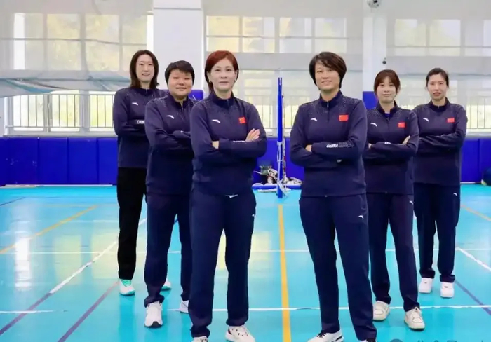 底蕴拉满！上海女排后备军团太能打，三代梯队剑指全运四金满贯|杨舒茗|陈伊娜|青训|杨婕|球员_新浪体育_新浪新闻