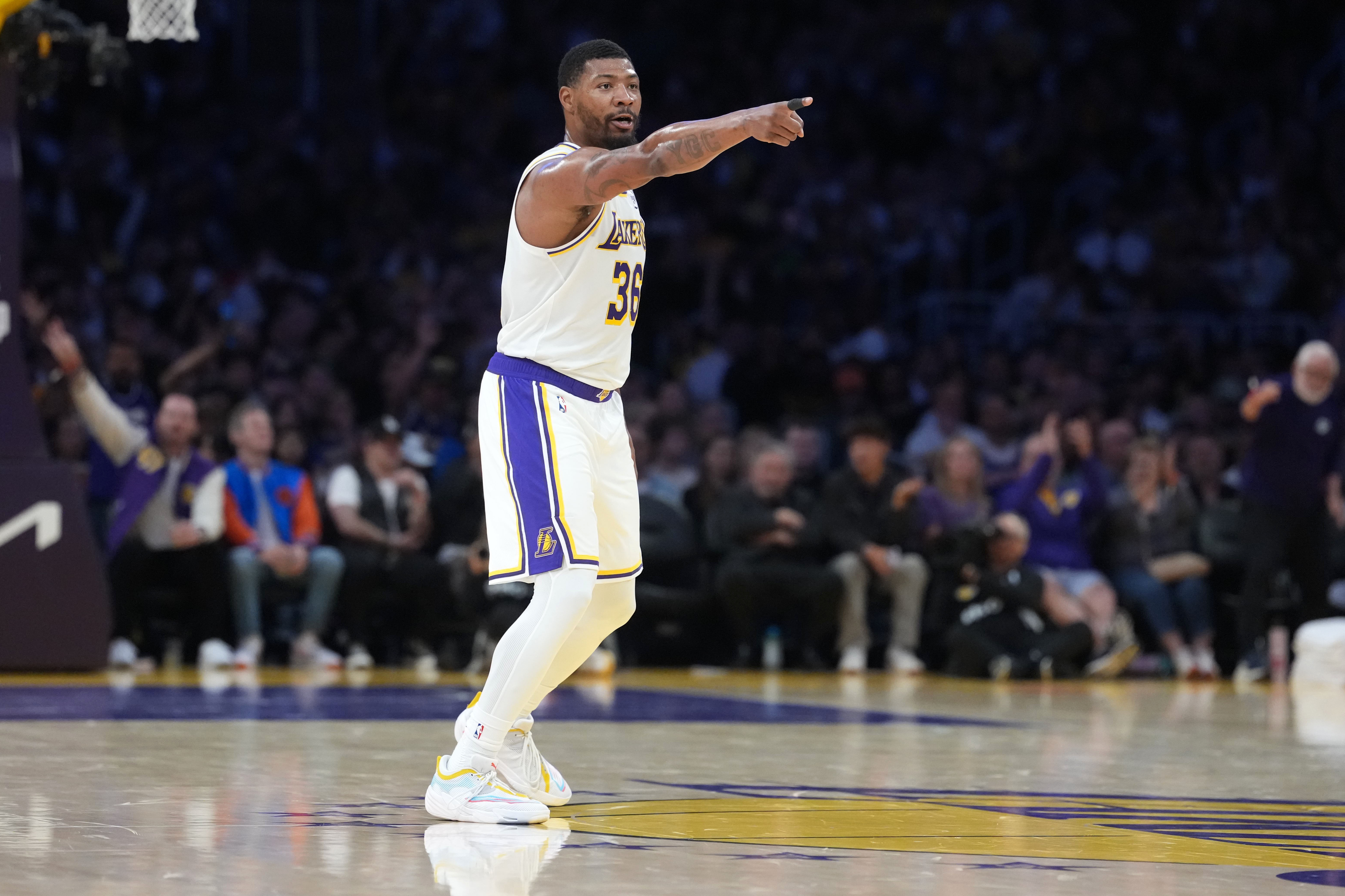 开云体育下载-你就说香不香！斯玛特赛季正负值湖人最高 三分不稳仍是防守灵魂